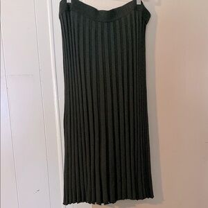 NWOT Pleated knit skirt XXL